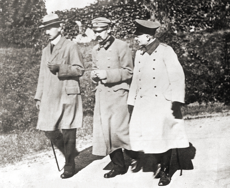 Piłsudski w czasie internowania w Magdeburgu (domena publiczna)