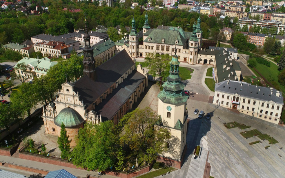 Kielce, dawny pałac biskupów i katedra, fot. Sz. Pawlak 2017, wł. NID