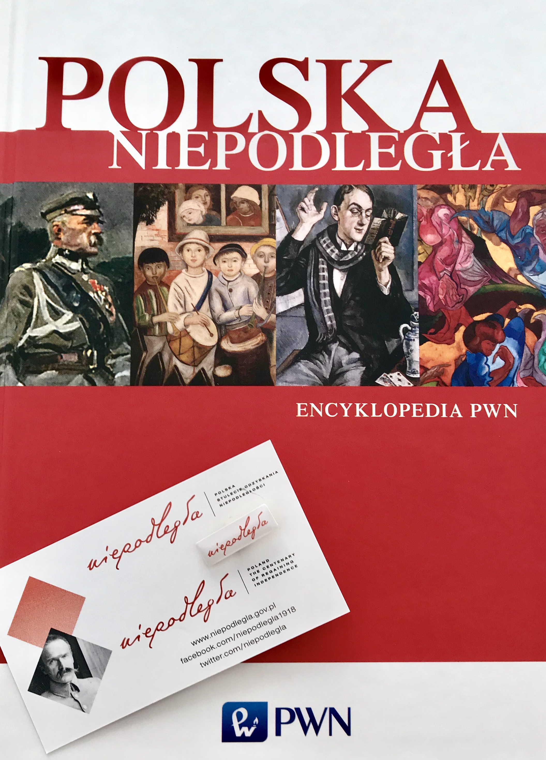 Okładka Encyklopedii PWN z okazji stulecia niepodległości