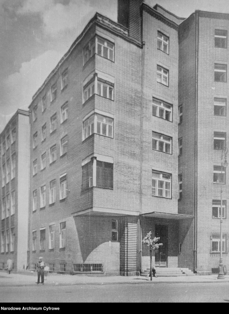 budynek warszawskiej szkoły pielęgniarstwa