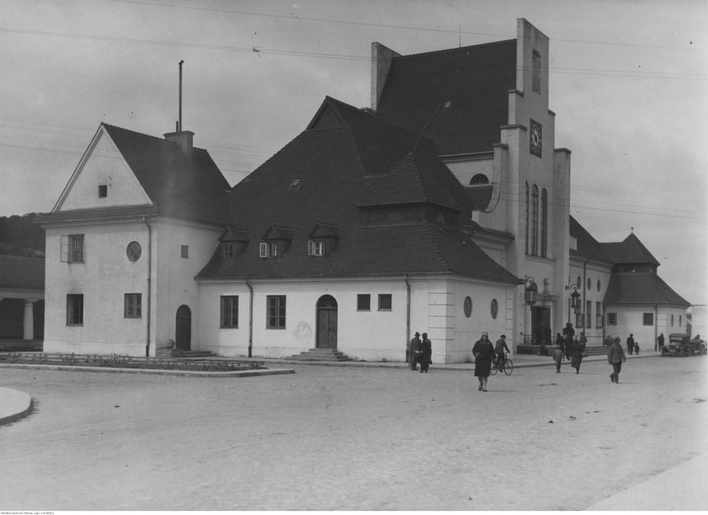 budynek dworca w Gdyni w latach międzywojennych