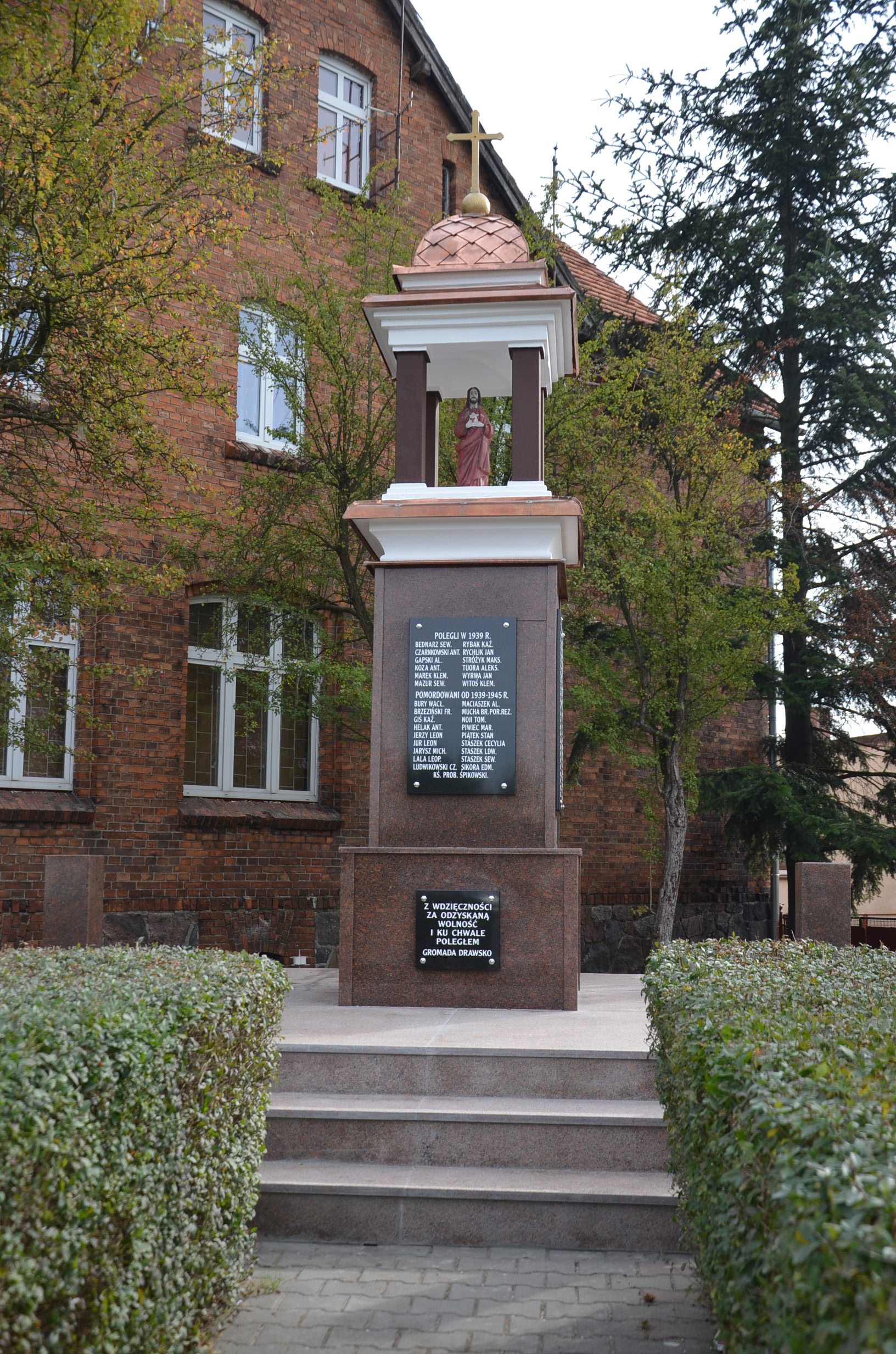 Zdjęcie przedstawia Pomnik Wdzięczności w Drawsku